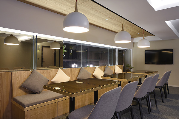 101觀景露臺與室內水吧區